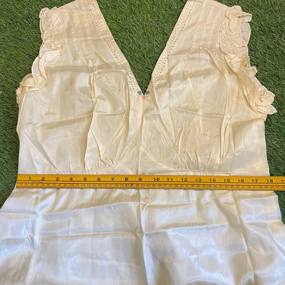 Vtg 1940s Ivory Rayon Taffeta Nightgown Hostess Gown Diamond Midriff Ruffle 40s - Picture 14 of 16